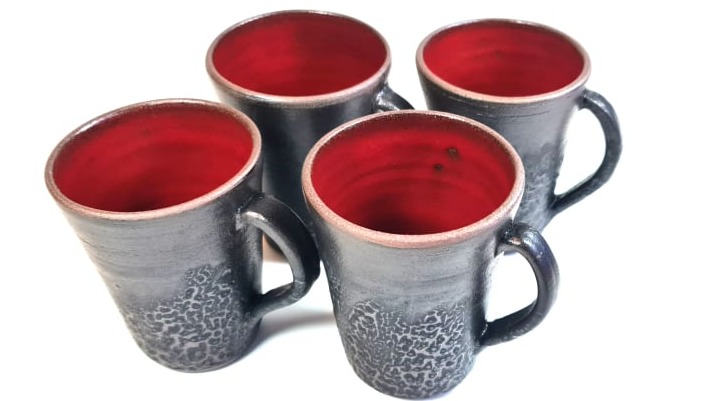 Becher rot schwarz